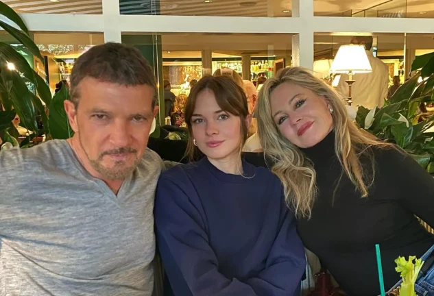 Antonio Banderas junto a su hija Stella del Carmen y a su ex Melanie Griffith.