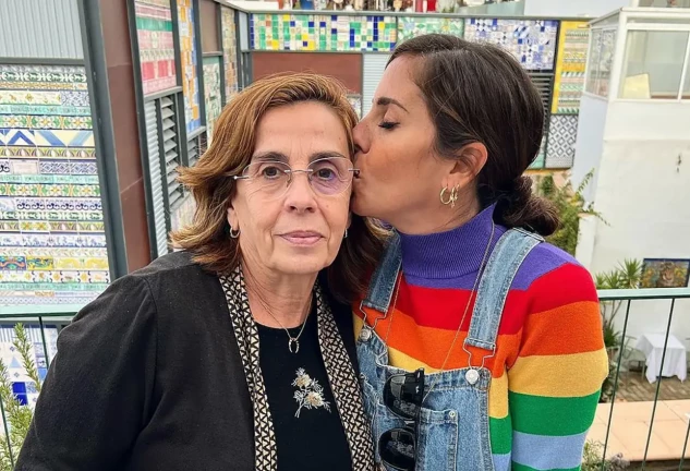 Anabel Pantoja se ha apoyado en su madre.