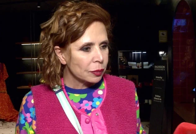 Ágatha Ruiz de la Prada, de fucsia, en una imagen de EP en 2023.