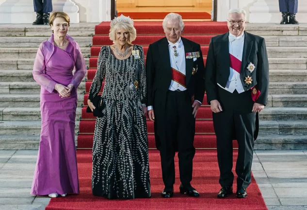 Carlos y Camilla en su primera visita oficial como reyes con el presidente de Alemania y su esposa