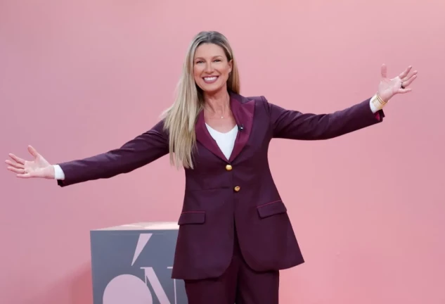 Anne Igartiburu en el plató de 'Corazón', en TVE.