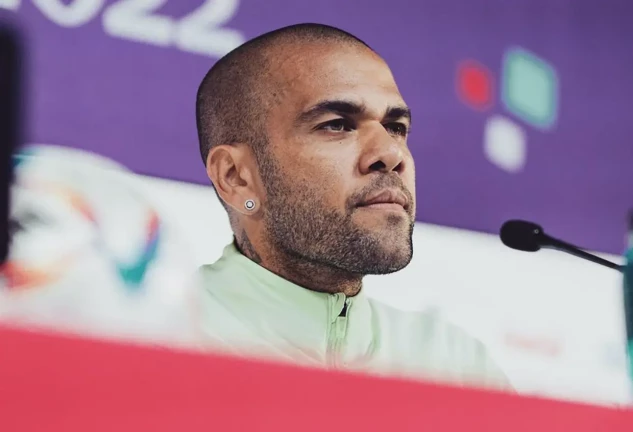 Dani Alves en una rueda de prensa.