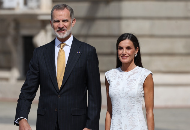 Los Reyes han recibido con honores al presidente de Colombia y a su esposa en el Palacio Rea