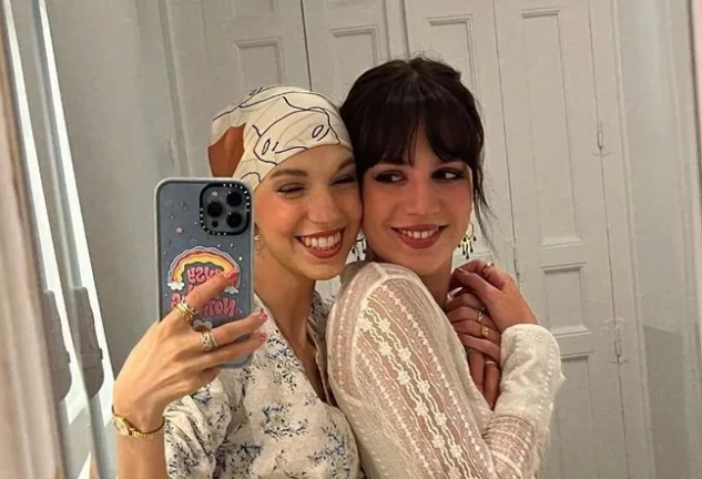 Elena Huelva y su hermana, Emi, en una foto compartida en Instagram.