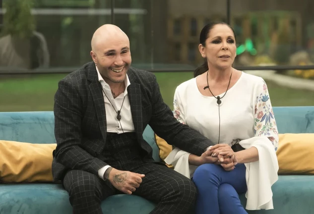 Kiko Rivera e Isabel Pantoja, en el plató de 'GH Dúo' en 2019.