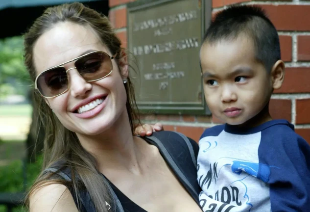 Angelina Jolie y Maddox en una imagen retrospectiva.