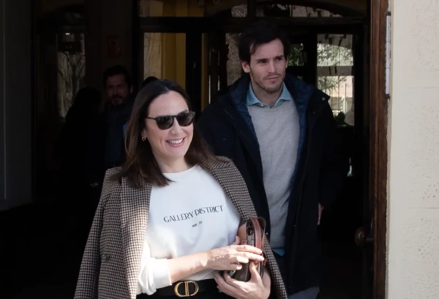 Tamara Falcó e Íñigo Onieva en la calle.