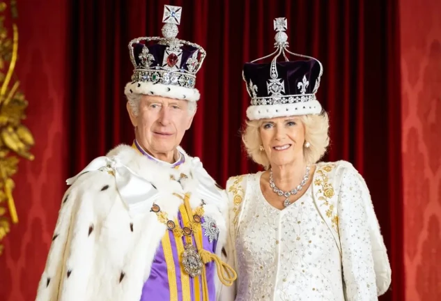 Carlos y Camilla con la corona