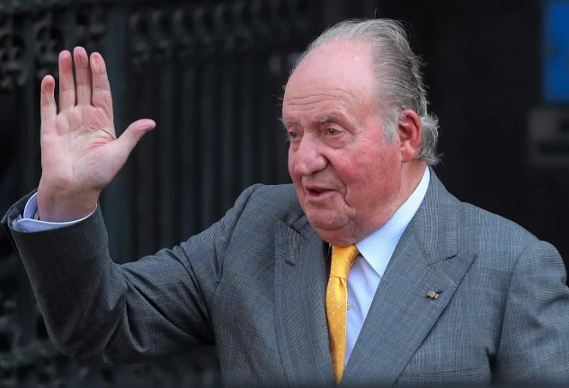 El rey Juan Carlos habría mantenido a su familia con dinero opaco.