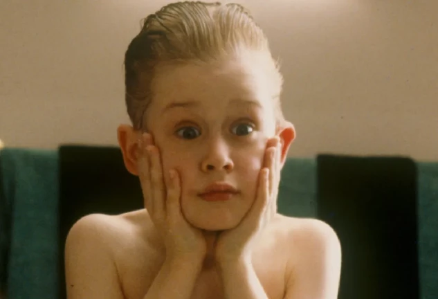 Macaulay Culkin, en una popular escena de 'Solo en casa'.