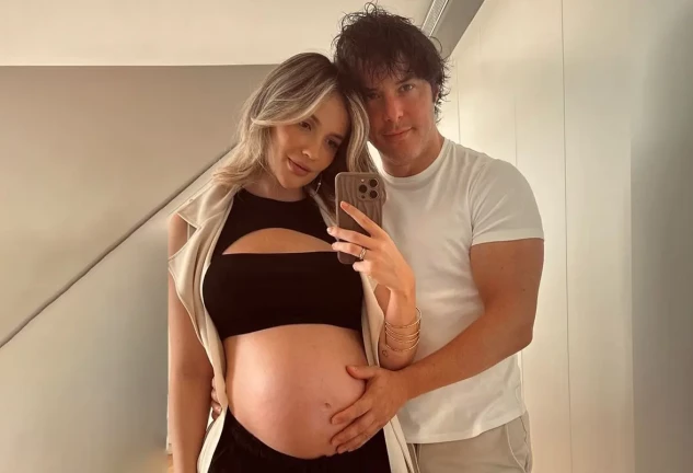 Jordi Cruz con su pareja Rebecca embarazada