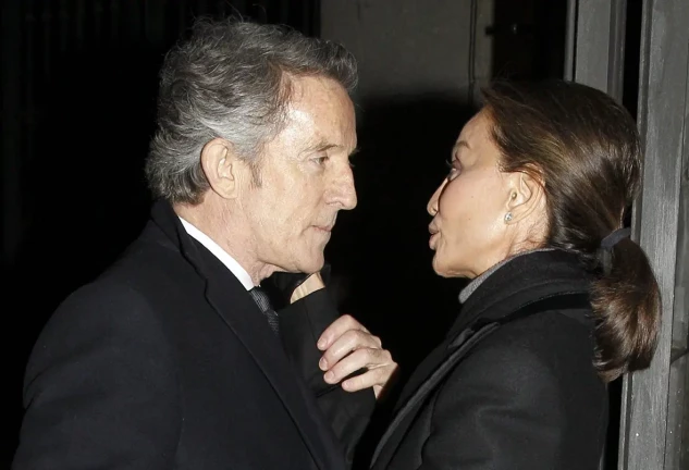 Alfonso Díez e Isabel Preysler abrazados