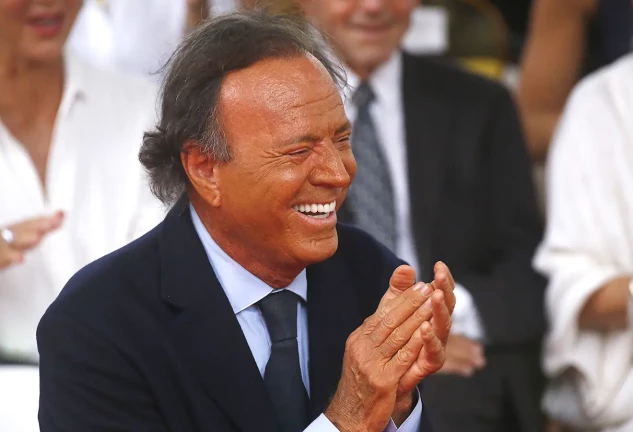 Julio Iglesias.