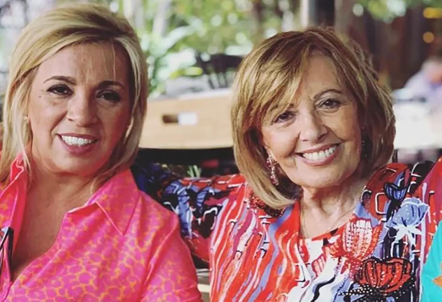 Carmen Borrego en una foto con su madre, María Teresa