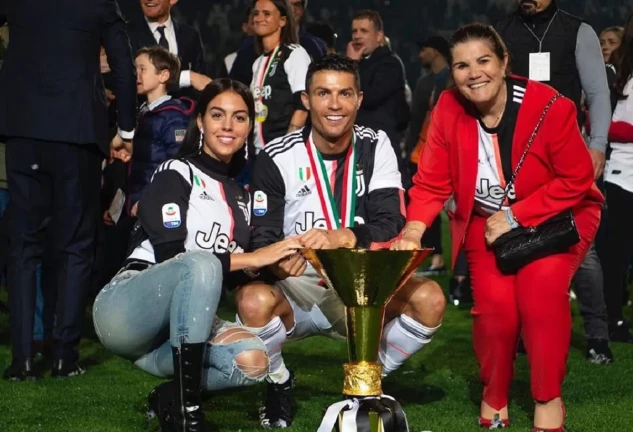 Cristiano Ronaldo, con Georgina Rodríguez y Dolores Aveiro.