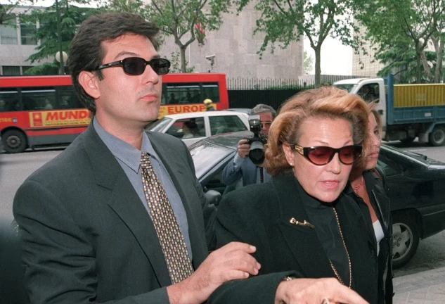 Carmen Sevilla y Augusto Algueró, en el funeral de Vicente Patuel.