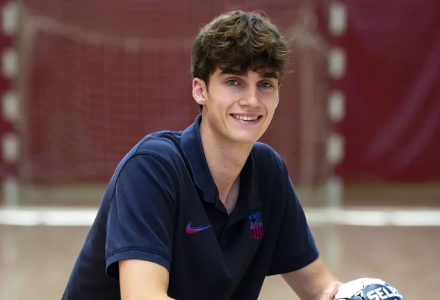 Pablo Urdangarín juega a balonmano.