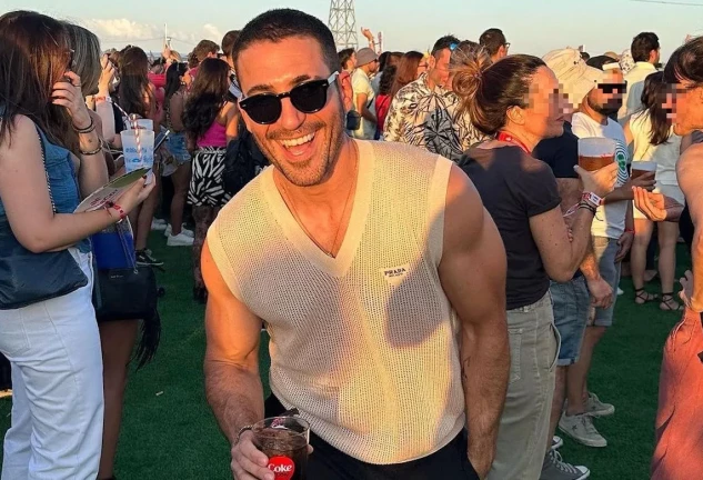 Miguel Ángel Silvestre en un festival (redes).