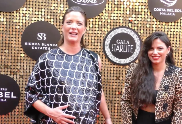 María Casado y su novia, Martina DiRosso, en la gala Starlite. Foto: EP.