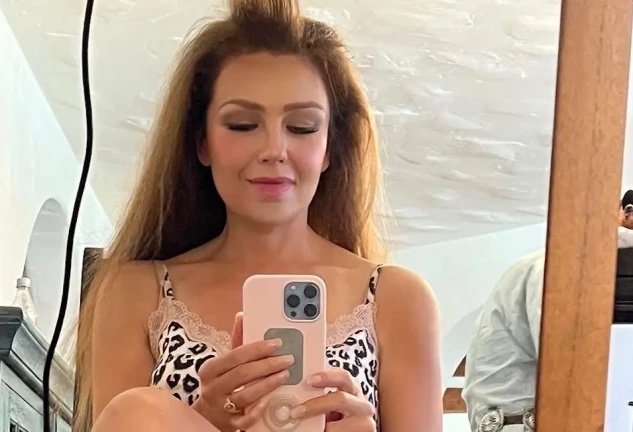 Thalia en un selfie hecho en el espejo