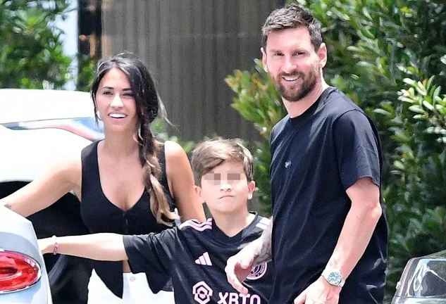 Messi con su mujer, Antonela Roccuzzo, y su hijo Thiago.