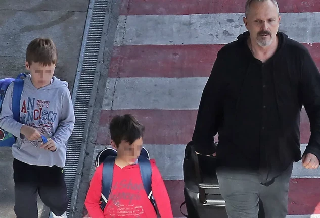 Miguel Bosé con sus hijos Diego y Tadeo