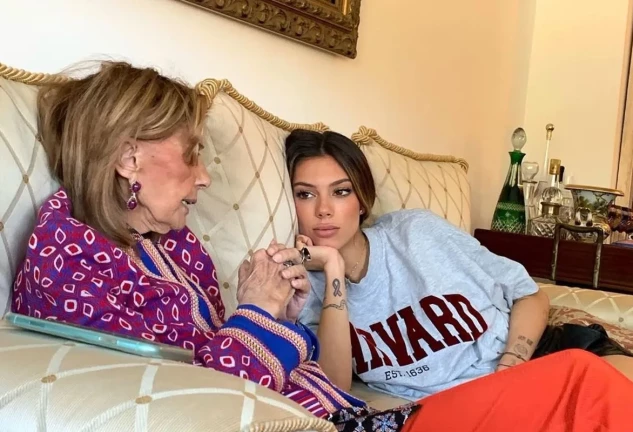 Alejandra Rubio y su abuela, María Teresa Campos, en una imagen de redes sociales.