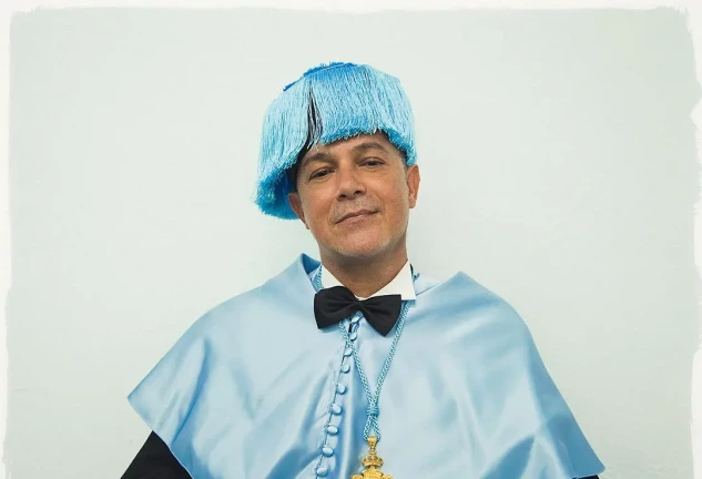 alejandro sanz investido honoris causa