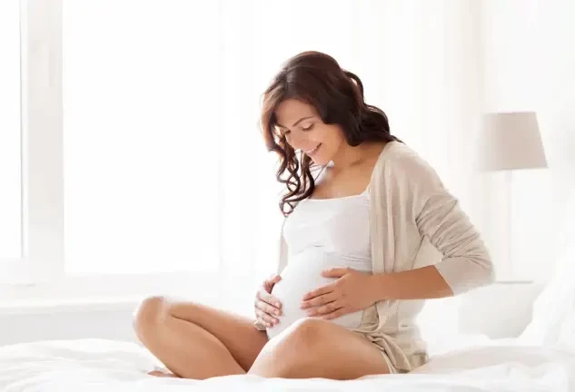 Mujer embarazada a poco tiempo de dar a luz