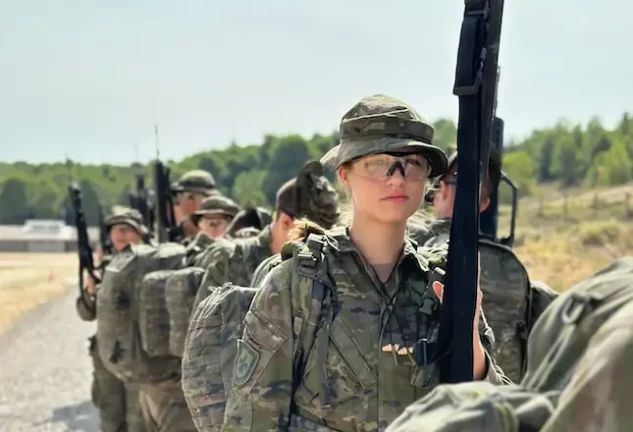 LA PRINCESA DE ASTURIAS DURANTE LA INSTRUCCIÓN MILITAR