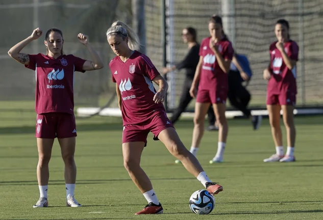 La jugadora de la selección, Alexia Putellas, durante el entrenamiento para el debut
en la Liga de Naciones en Gotemburgo contra Suecia.