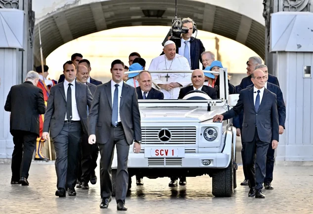 El Papa, muy sonriente, en su reciente y fugaz visita a Marsella.