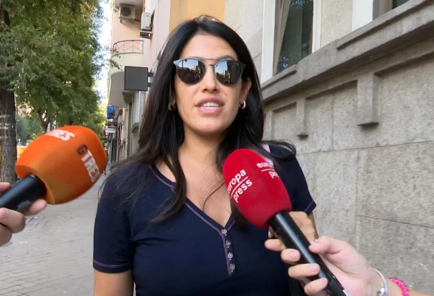 Gabriela Guillén, hablando con la prensa. Foto: EP.