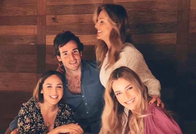 Tamara con Íñigo, su cuñada la actriz Alejandra Onieva, y su suegra, Carolina Molas.