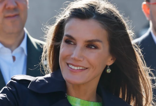 letizia pendientes manzana