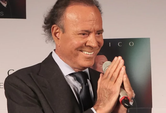 julio iglesias detenido punta cana maletas comida