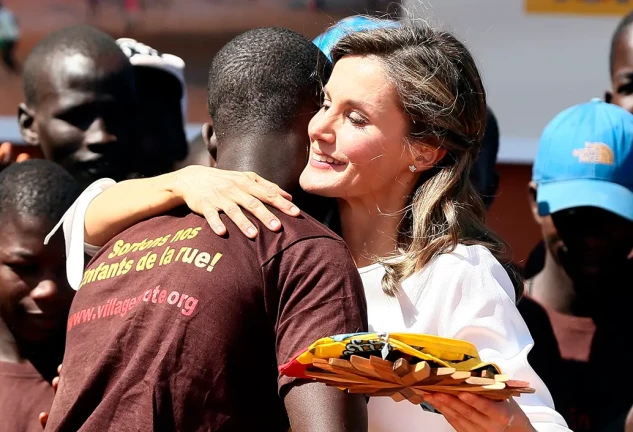 letizia abrazo africa