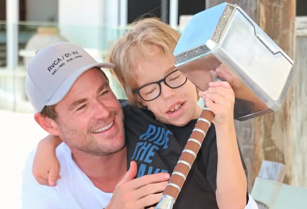 chris hemsworth niño martillo