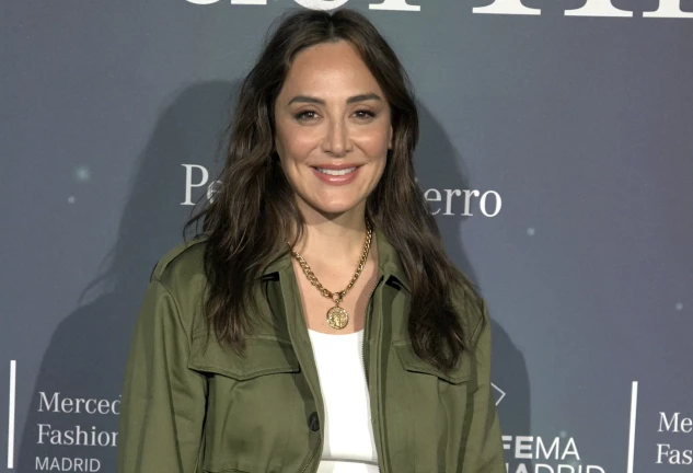 Tamara Falcó, posando en el photocall de la firma Pedro del Hierro en la Mercedes Benz Fashion Week Madrid.