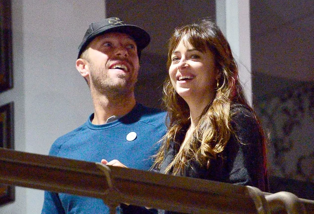 chris martin dakota johnson