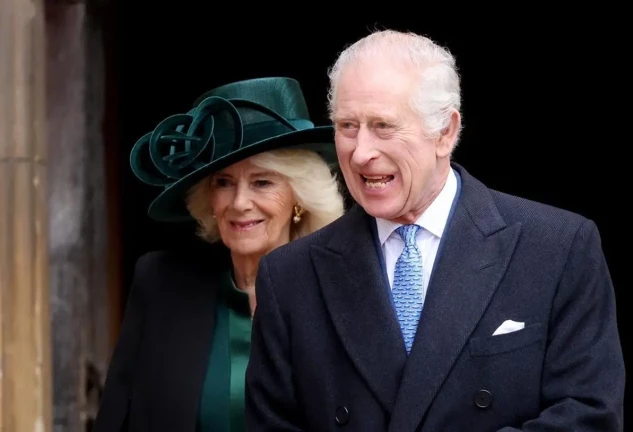 Carlos III y Camilla en pascua
