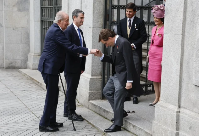 El Rey Juan Carlos I llega a la boda del Alcalde de Madrid
