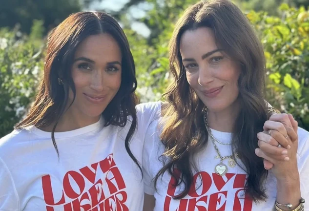 Meghan Markle modelo con amiga