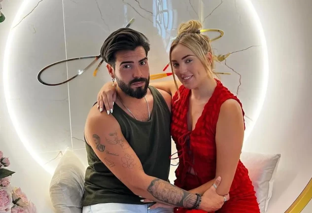 Marta Riesco, así está pasando el verano junto Alejandro Caraza.