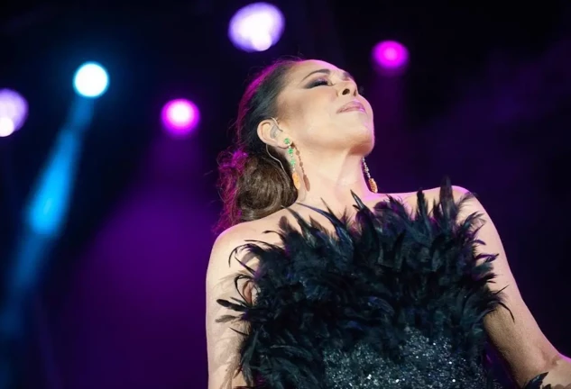Isabel Pantoja durante un concierto