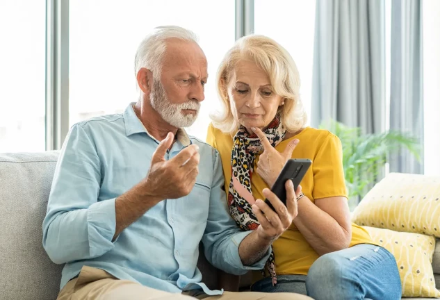 pareja mayores movil