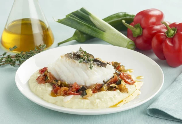 Bacalao con pisto y patatas