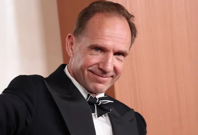 Ralph Fiennes en los premios Oscar.