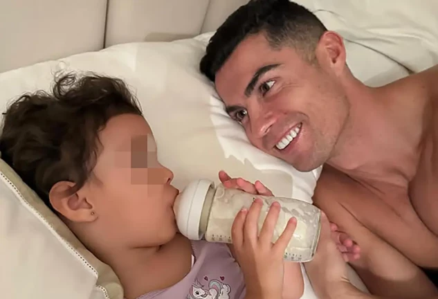 Cristiano Ronaldo con su hija Bella Esmeralda.