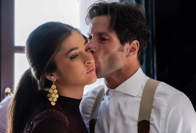 Canales Rivera con su hija Carmela.